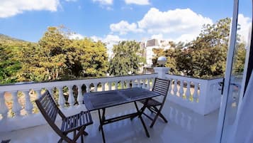 Louis & Annie Villa | Balcony
