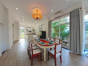 Villa (Loius & Annie) | Salle à manger