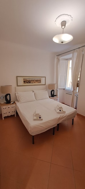 3 bedrooms, in-room safe, iron/ironing board, WiFi