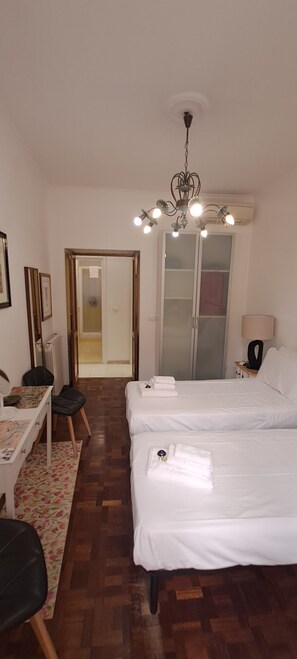 3 bedrooms, in-room safe, iron/ironing board, WiFi - Casa Linnéa Vacanze, Central apartment, WIFI, Printer & Scanner, A/C, heating (Roma)