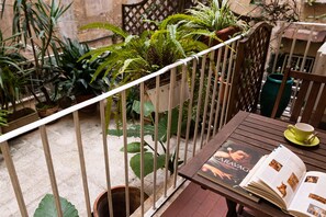 Outdoor dining - Casa Linnéa Vacanze, Central apartment, WIFI, Printer & Scanner, A/C, heating (Roma)