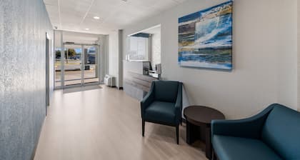 HomeTowne Studios By Red Roof Newport News – Hampton West