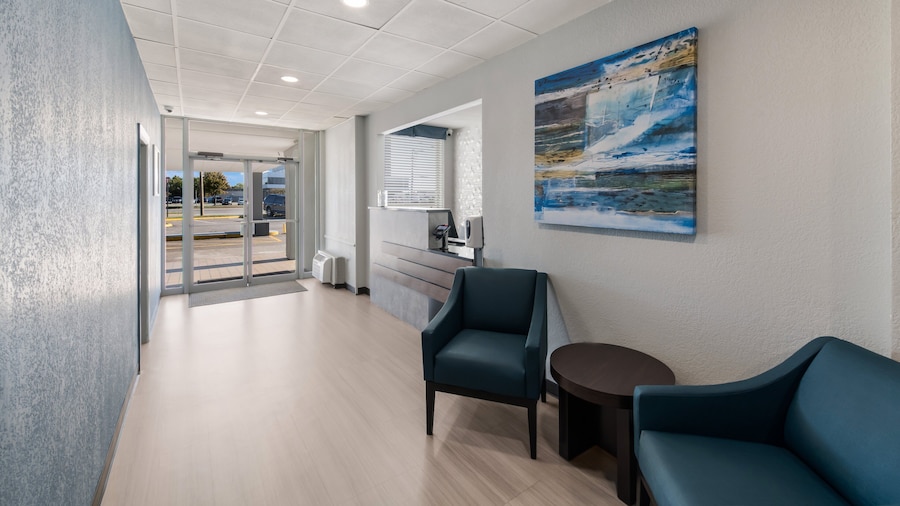 HomeTowne Studios By Red Roof Newport News – Hampton West