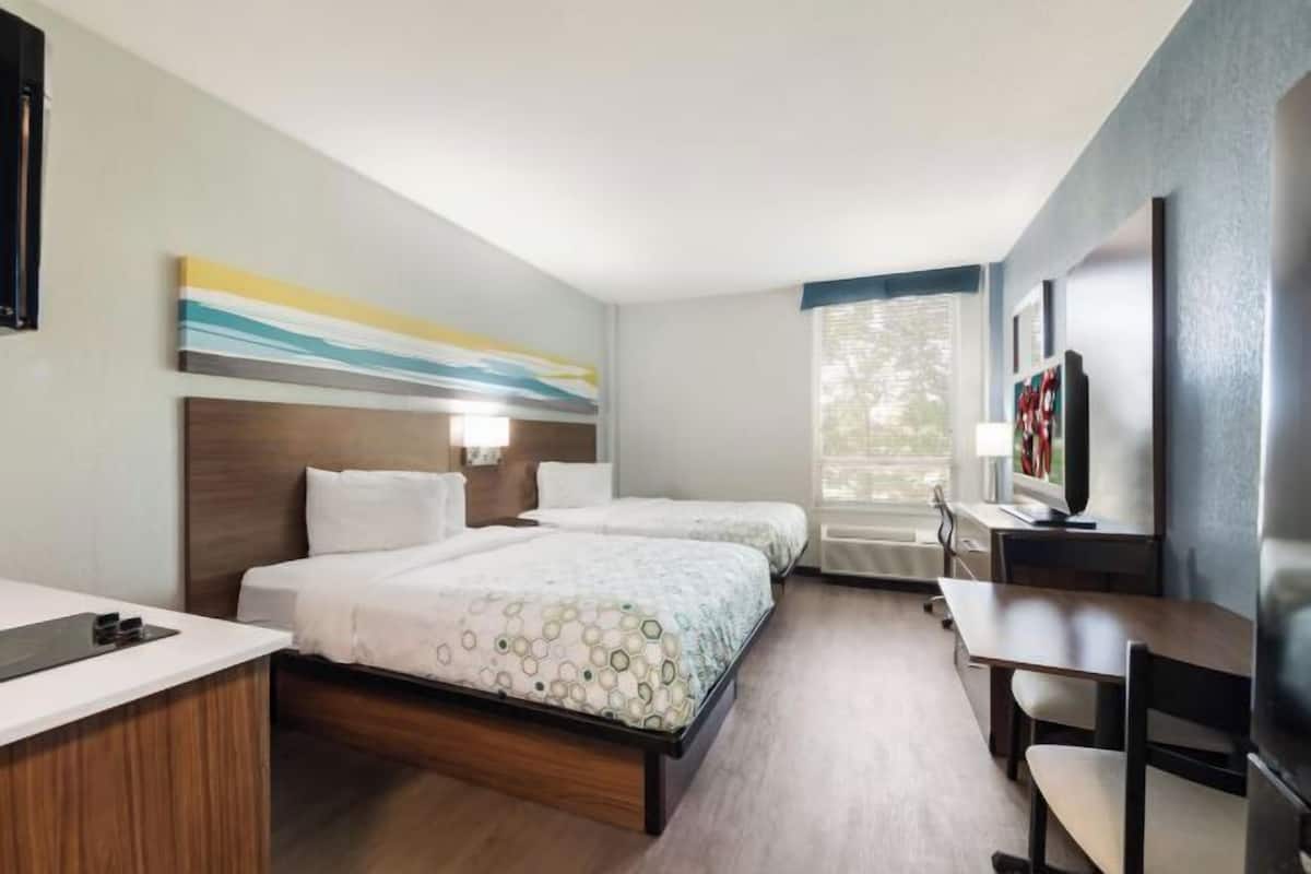 1 bedroom, desk, laptop workspace, blackout drapes