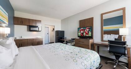 HomeTowne Studios By Red Roof Newport News – Hampton West