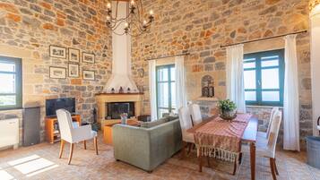 TV, fireplace, DVD player, books