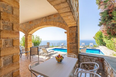 SOFIA, Luxury Stone Villa in Stoupa with Private Pool, BBQ and Amazing Sea View
