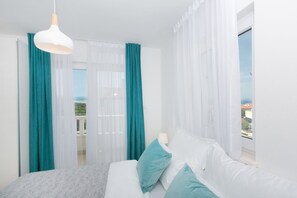Deluxe Apartment | Iron/ironing board, free WiFi, bed sheets - Villa Nono (Podstrana)