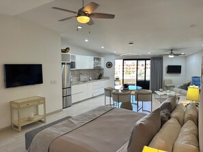 1 habitación, tabla de planchar con plancha, wifi y ropa de cama