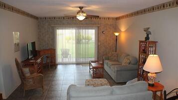 Condo, 2 Bedrooms | Living room