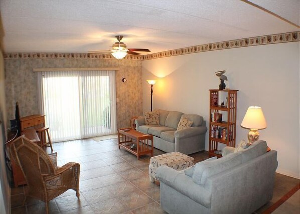 Condo, 2 chambres | Salle de séjour