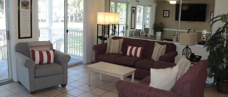 Condo, 1 Bedroom | Living area