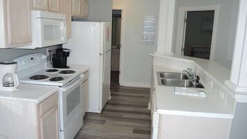 Villa, 1 Bedroom | Private kitchen | Fridge, coffee/tea maker