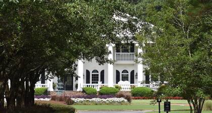 Brunswick Plantation Resort and Golf Condo 805M with Full Kitchen by RedAwning