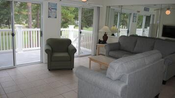 Villa, 2 Bedrooms | Living area