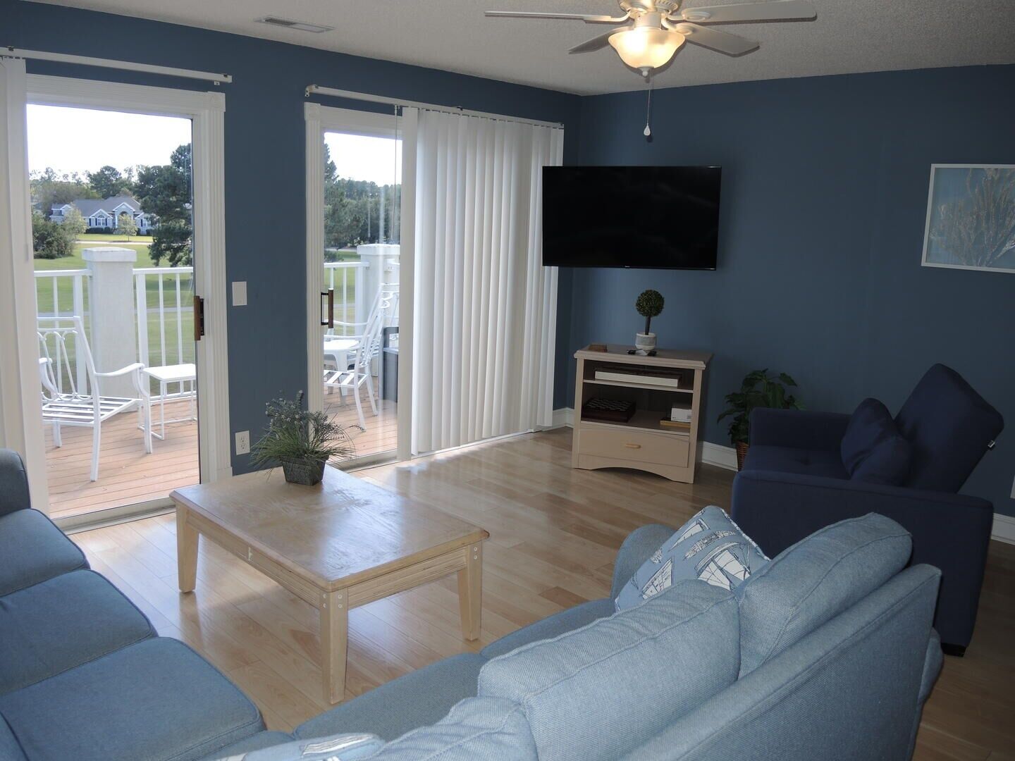 Condo, 1 Bedroom | Living area