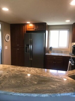 Condo, 3 Bedrooms | Private kitchen | Stovetop, cookware/dishes/utensils