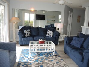 Condo, 1 Bedroom | Living room