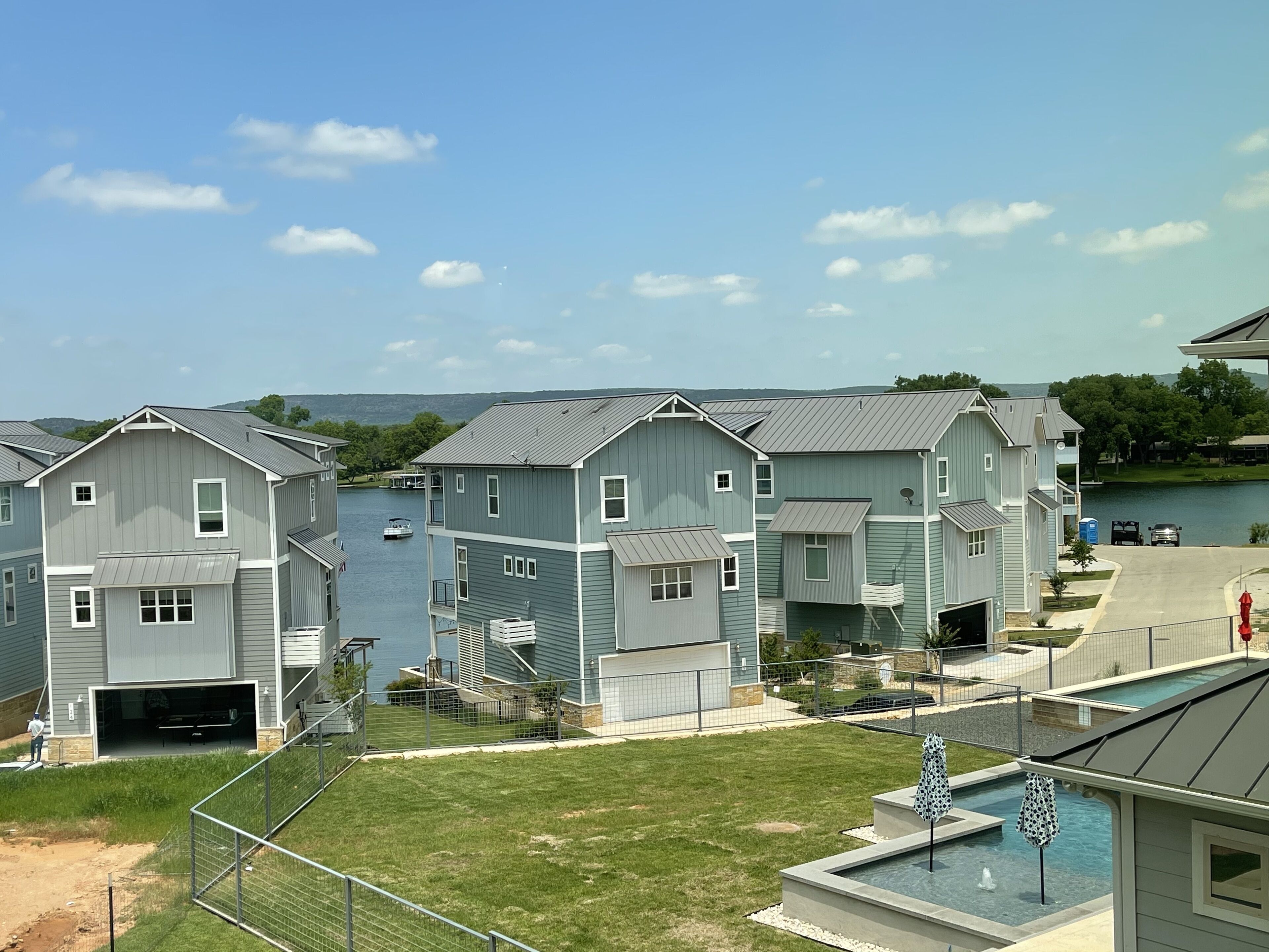 Parking sur place, borne de recharge pour les voitures électriques