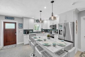 Private kitchen - Bayside Bliss 3 Bedroom Home by RedAwning (Anna Maria)