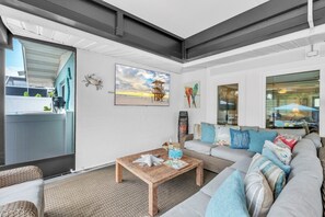 Living area - Bayside Bliss 3 Bedroom Home by RedAwning (Anna Maria)