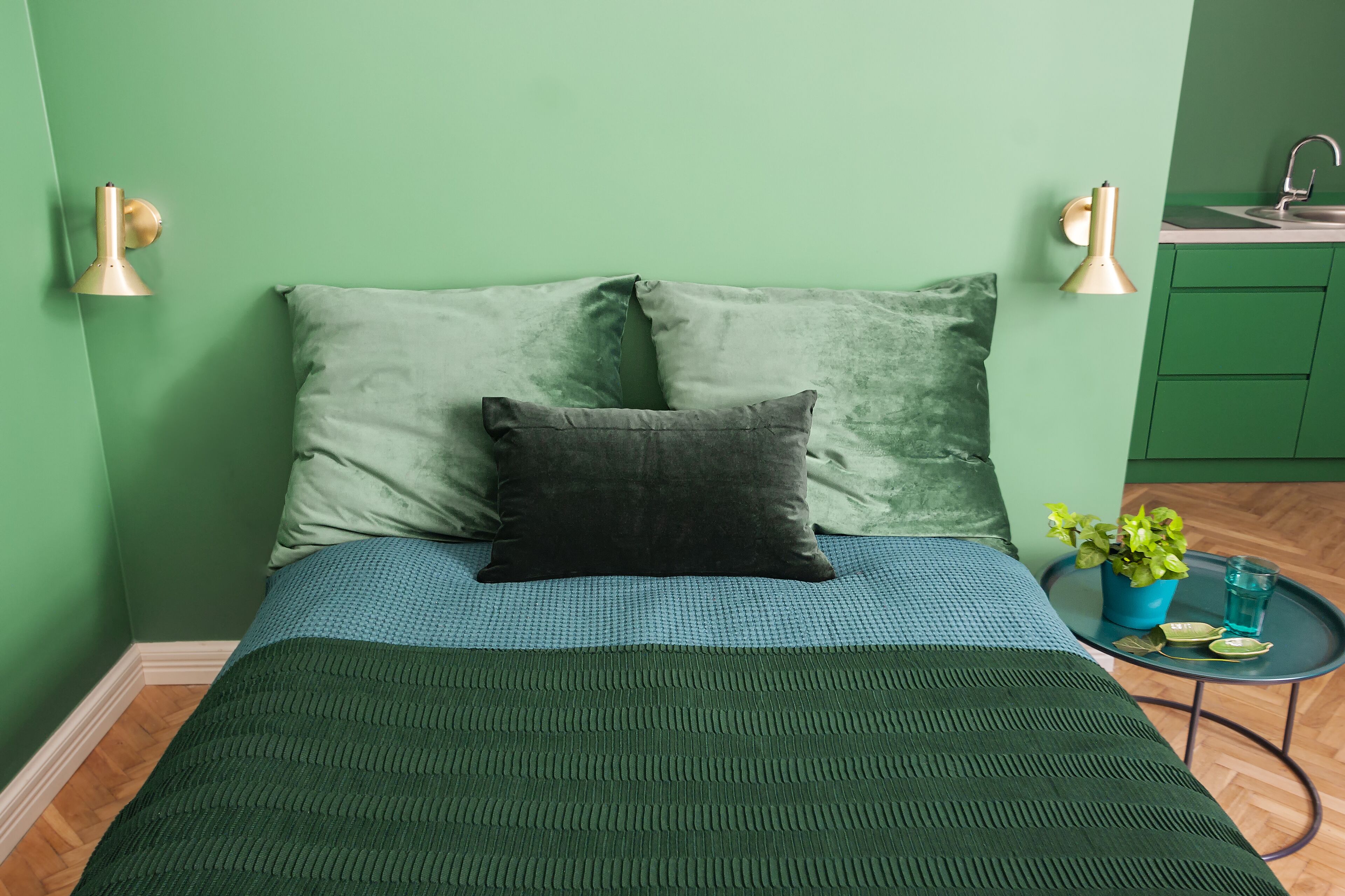 Studio | Skrivebord, skrivebord for bærbar PC og blendingsgardiner