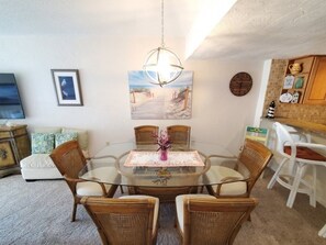 Condo, 2 Bedrooms | Dining