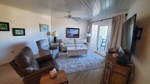 Condo, 2 phòng ngủ | Khu phòng khách