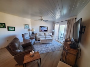 Condo, 2 quartos | Área de estar