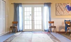 Interior - AN OASIS ON THE EDGE OF DOWNTOWN SARASOTA (Sarasota)