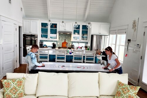 Sea Vita, views, firepit, POOL, GameRm, golf cart