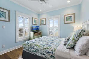 5 bedrooms, iron/ironing board, WiFi, bed sheets