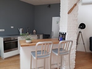 Réfrigérateur, micro-ondes, four, lave-vaisselle