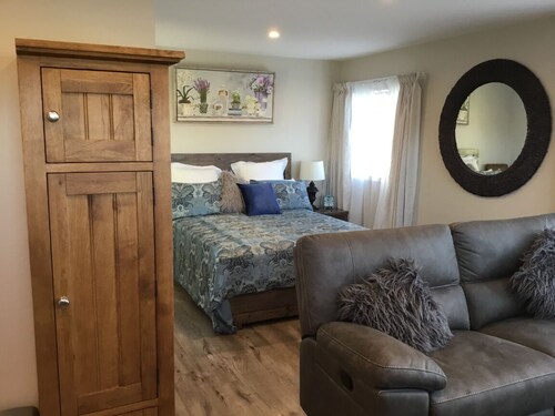 Stylish studio in peaceful Glendowie