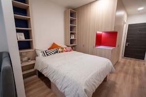 1 slaapkamer, een strijkplank/strijkijzer, wifi, beddengoed