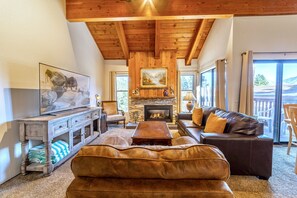 TV, fireplace - Remodeled 2 Bedroom View Condo Next to the Village at Mammoth!!! (Mammoth Lakes)