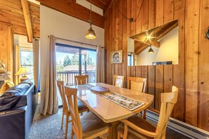 Dining - Remodeled 2 Bedroom View Condo Next to the Village at Mammoth!!! (Mammoth Lakes)