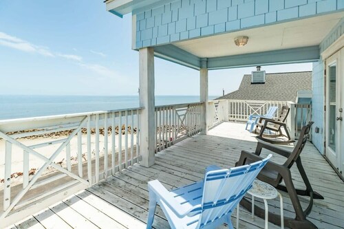 Annie by the Sea - Oceanfront, Sunrise & Sunset Decks!