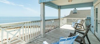 Annie by the Sea - Oceanfront, Sunrise & Sunset Decks!