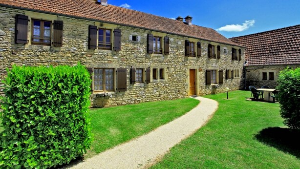 A stone building with a tiled roof, a gravel path, and a well-maintained lawn. - CORINNE - 6 people (ST CREPIN ET CARLUCET)