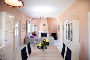 Villa, Multiple Beds