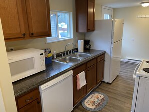 Kühlschrank, Mikrowelle, Ofen, Geschirrspüler