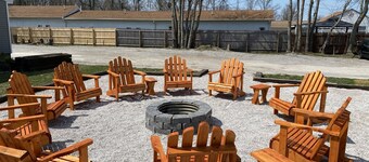 East End of The Strip. A/C Wifi Cable TV Firepit Walk to Park/Lake Wineries