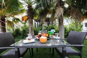 Outdoor dining - Hotel Nordic Resort (Hamala)