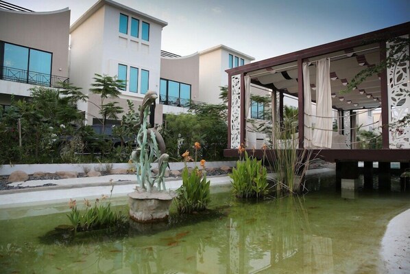 المنطقة المحيطة بالمنشأة