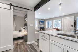 3 Schlafzimmer, Bügeleisen/Bügelbrett, Reisekinderbett, WLAN