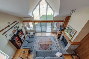 TV, fireplace, stereo, offices