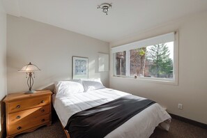 4 bedrooms, iron/ironing board, travel cot, WiFi