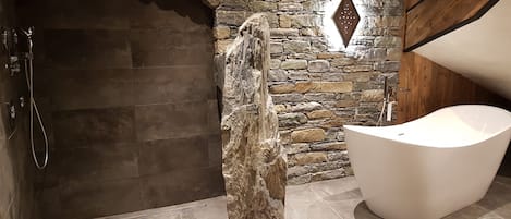 Shower, jetted bath, hair dryer, towels