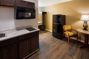 Quarto, 1 cama de casal, para não fumantes (Efficiency) | Individualmente decorados, individualmente mobiliados
